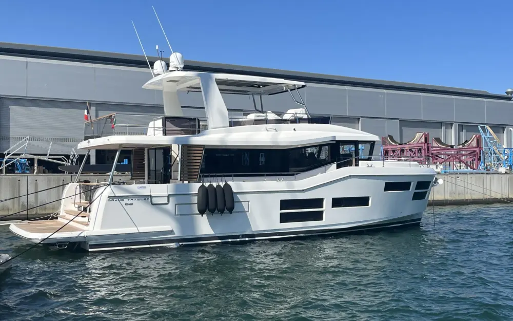 slider 2 Beneteau Grand Trawler 62