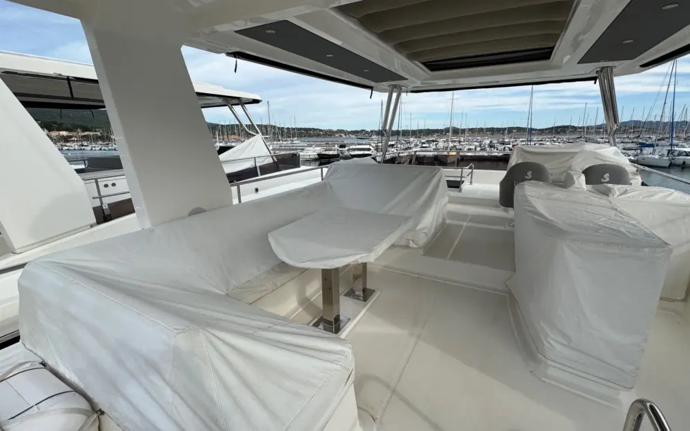 slider 33 Beneteau Grand Trawler 62