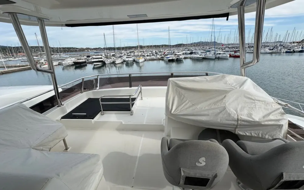 slider 34 Beneteau Grand Trawler 62