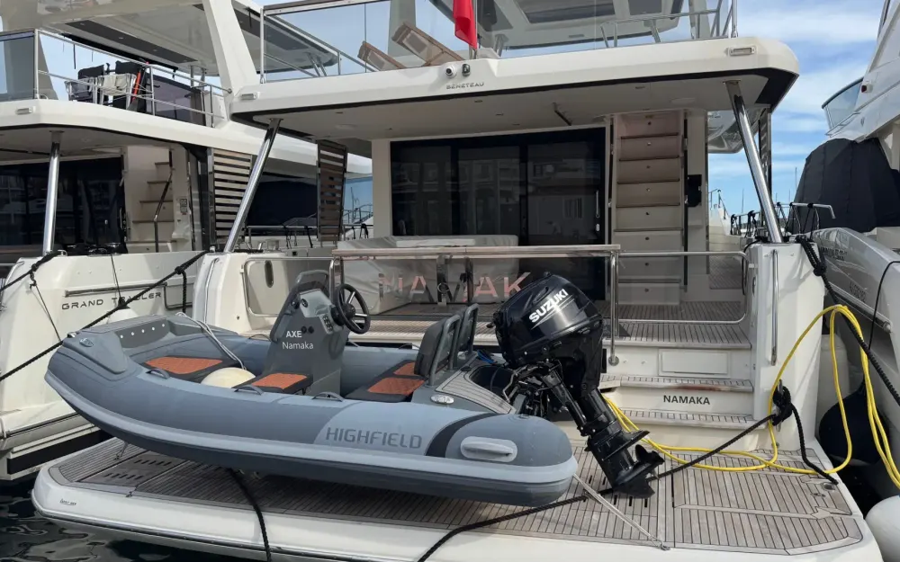slider 3 Beneteau Grand Trawler 62