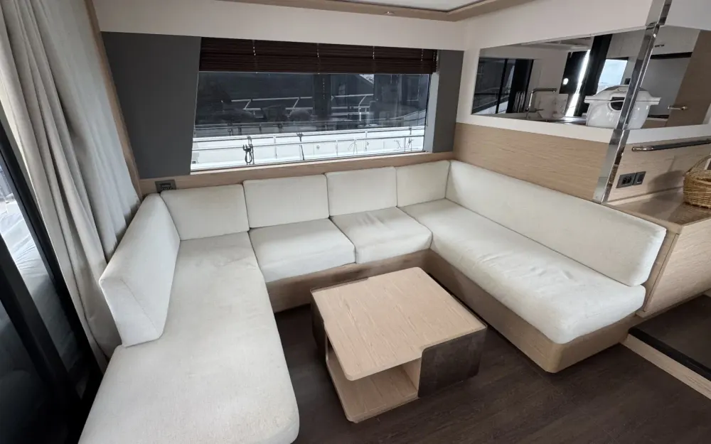 slider 4 Beneteau Grand Trawler 62