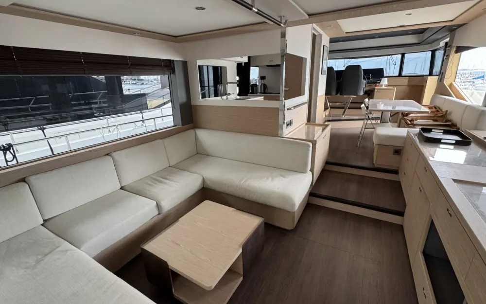 slider 5 Beneteau Grand Trawler 62