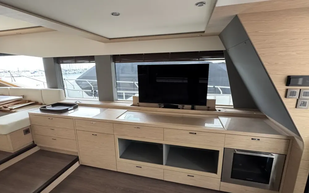 slider 8 Beneteau Grand Trawler 62