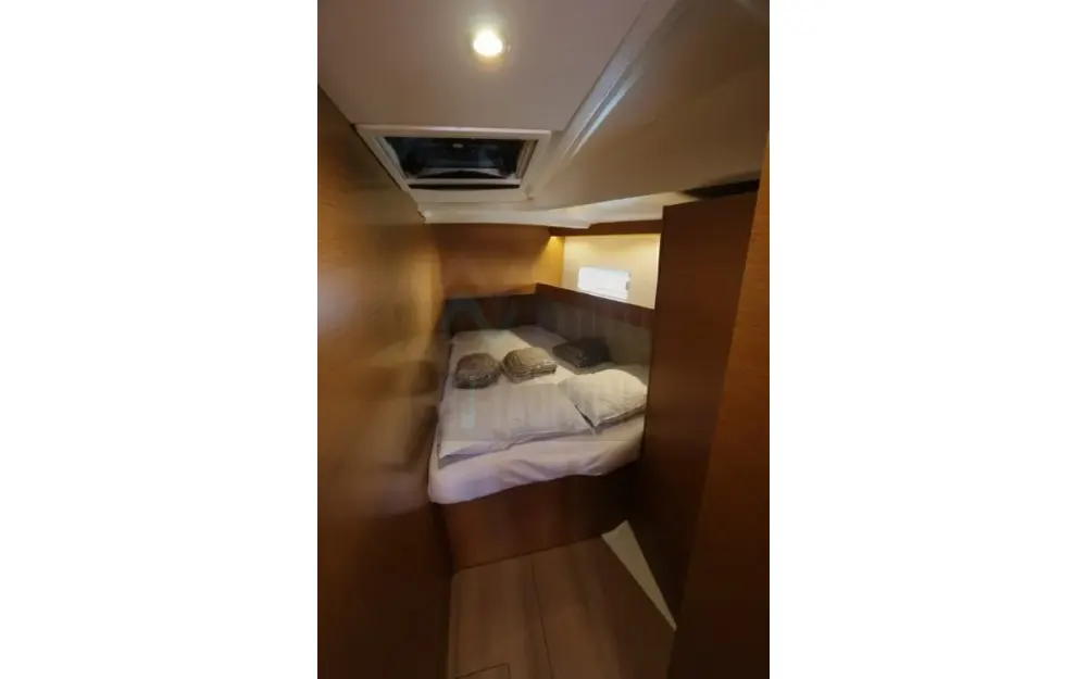 slider 11 Jeanneau Sun Odyssey 490