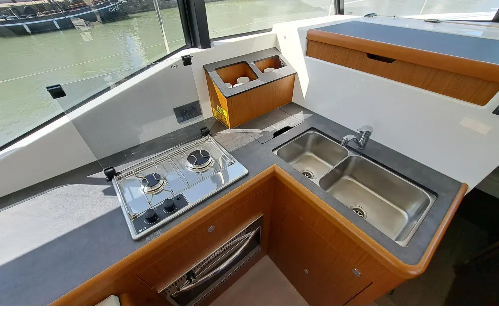slider 10 Beneteau Swift Trawler 35