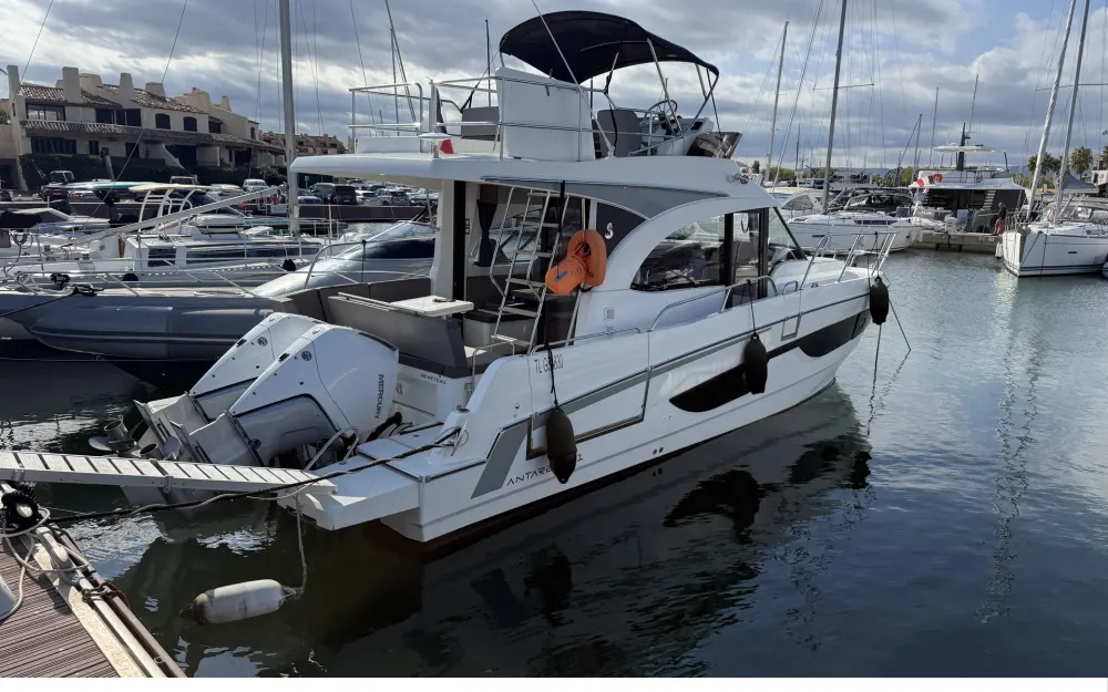 slider 0 Beneteau Antares 11 Fly