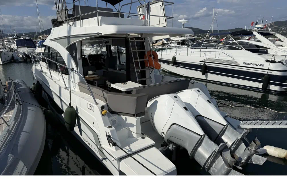 slider 1 Beneteau Antares 11