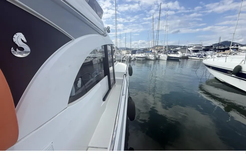 slider 2 Beneteau Antares 11 Fly