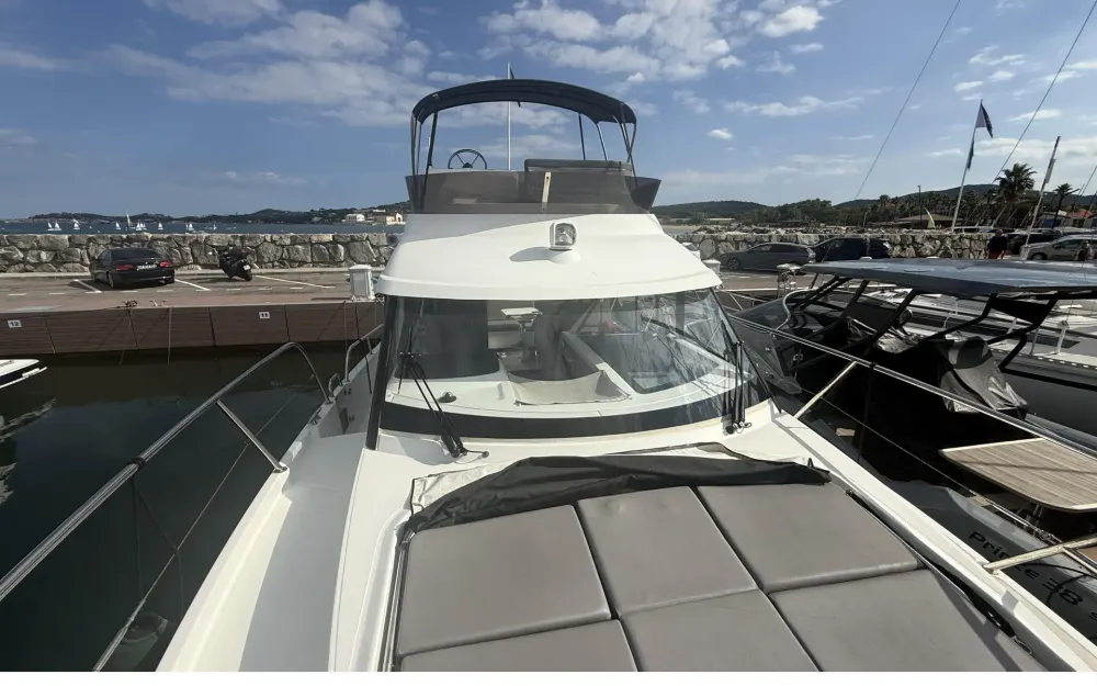 slider 5 Beneteau Antares 11 Fly
