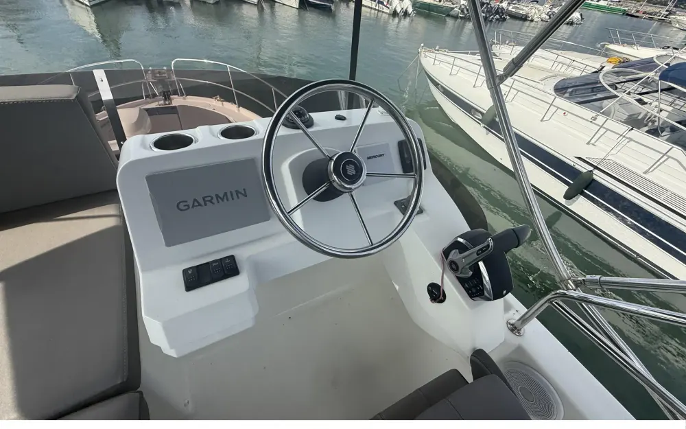 slider 6 Beneteau Antares 11 Fly