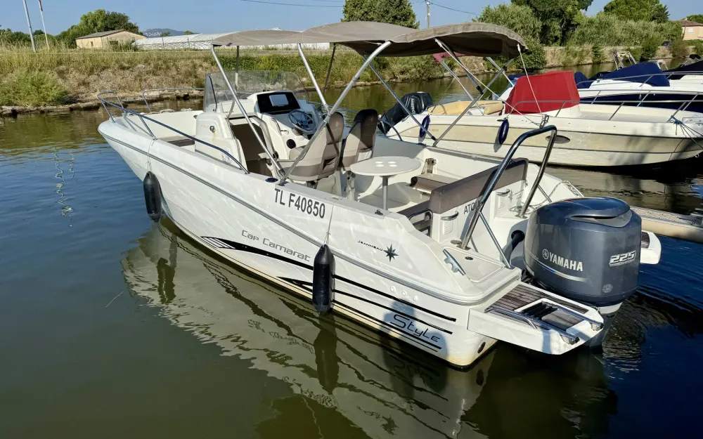 slider 0 Jeanneau Cap Camarat 7.5 CC