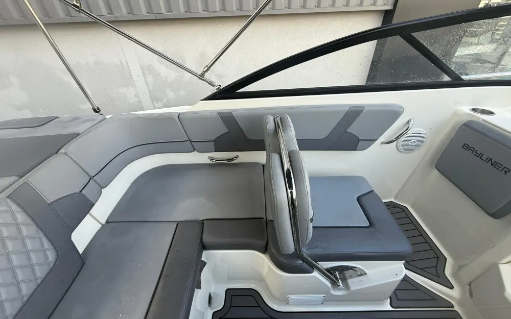 slider 4 Bayliner VR5 Cuddy OB