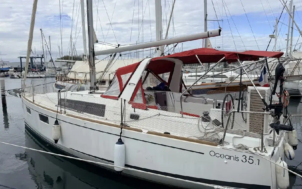 slider 1 Beneteau Oceanis 35.1