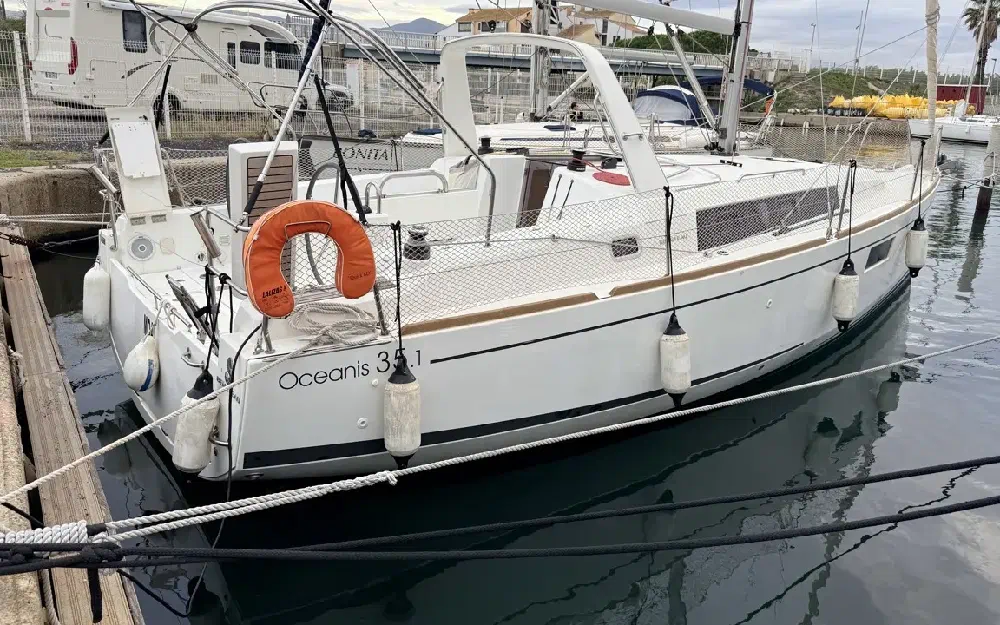 slider 2 Beneteau Oceanis 35.1