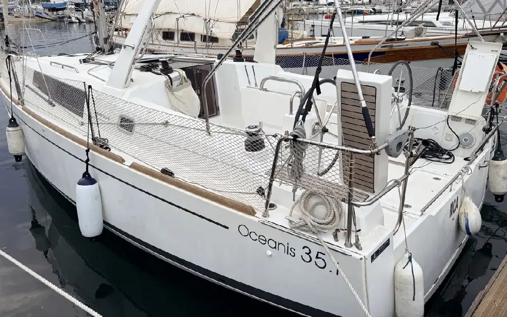 slider 3 Beneteau Oceanis 35.1