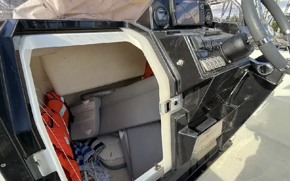 slider 11 Pacific Craft  670 Open