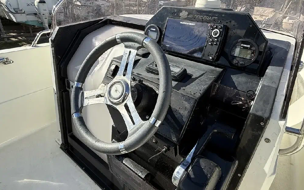 slider 7 Pacific Craft  670 Open