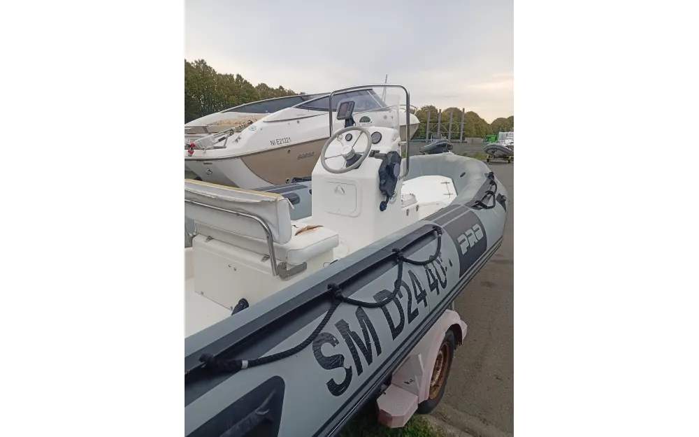 slider 1 Zodiac Pro 12 Man