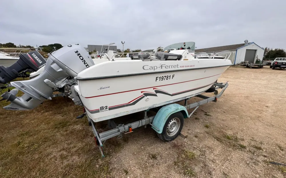 slider 1 B2 Marine Cap Ferret 550