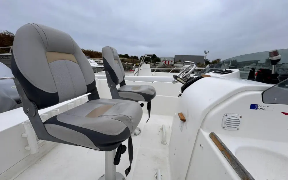 slider 3 B2 Marine Cap Ferret 550