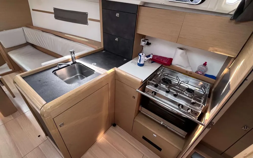 slider 9 Jeanneau Sun Odyssey 349