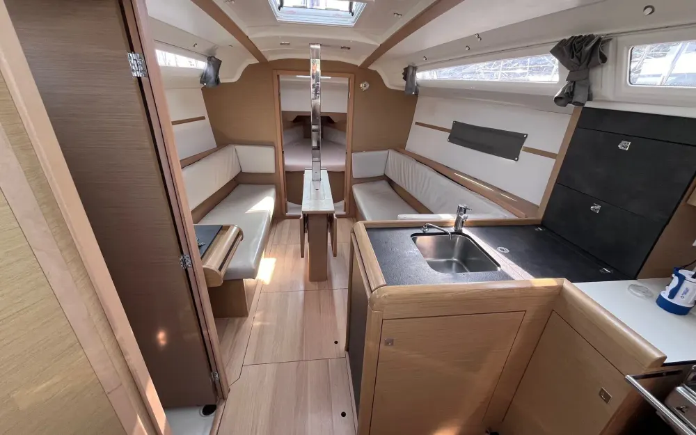 slider 8 Jeanneau Sun Odyssey 349