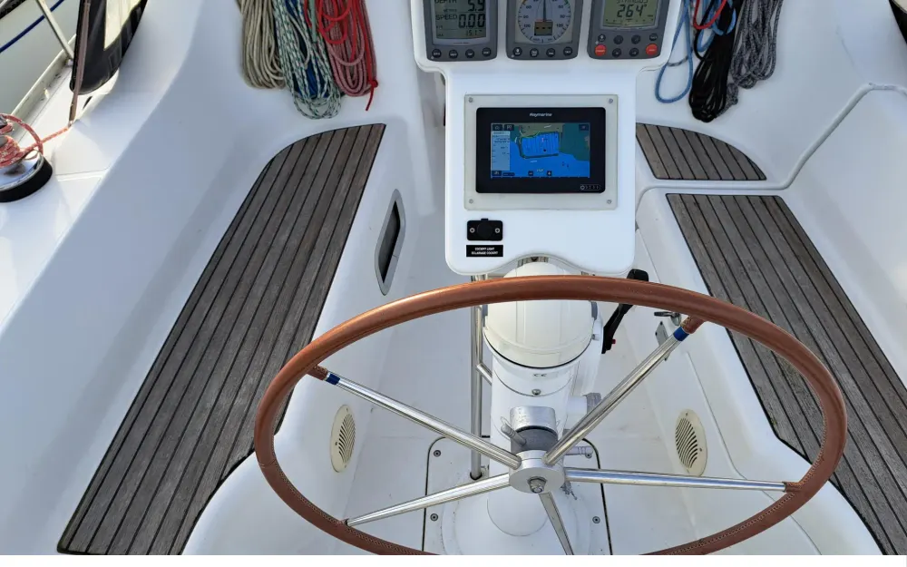 slider 15 Beneteau Oceanis 323 Clipper