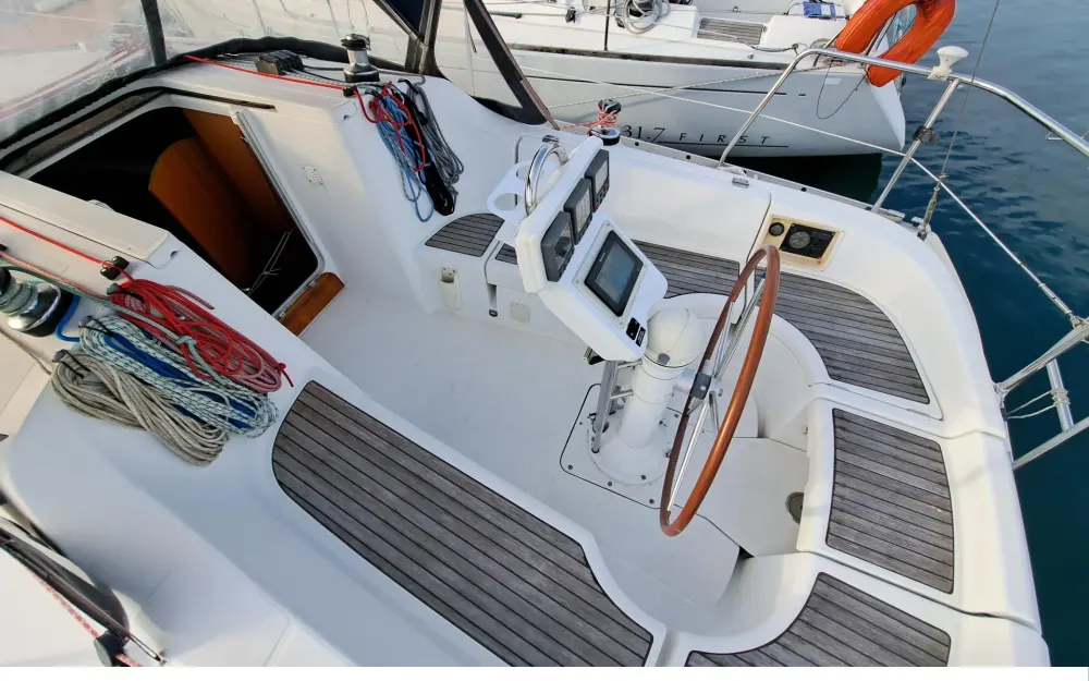 slider 16 Beneteau Oceanis 323 Clipper