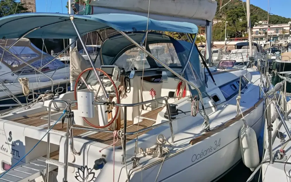 slider 0 Beneteau Oceanis 34