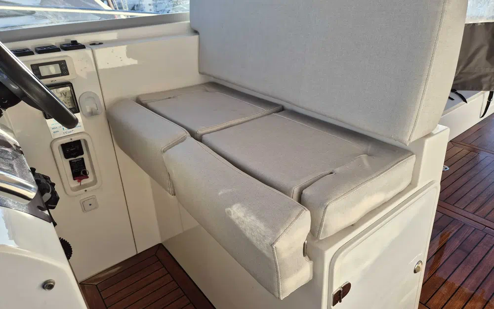 slider 7 Sealine SC 35