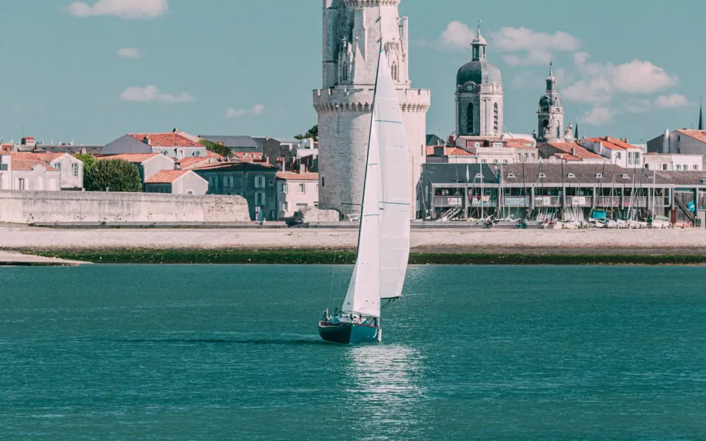 slider 3 Beneteau First Classe 8