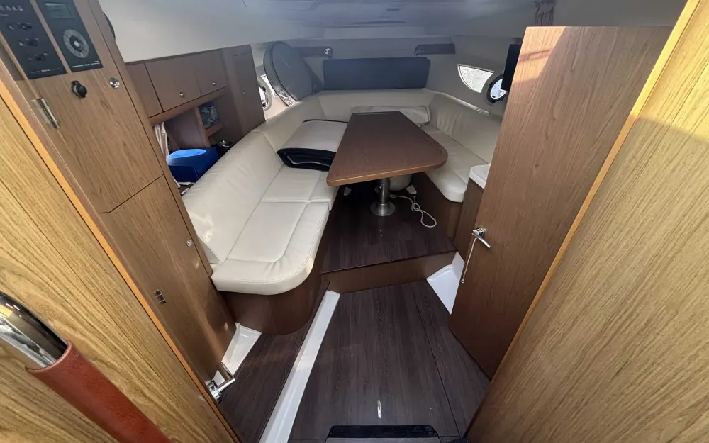 slider 10 Beneteau Gran Turismo 34