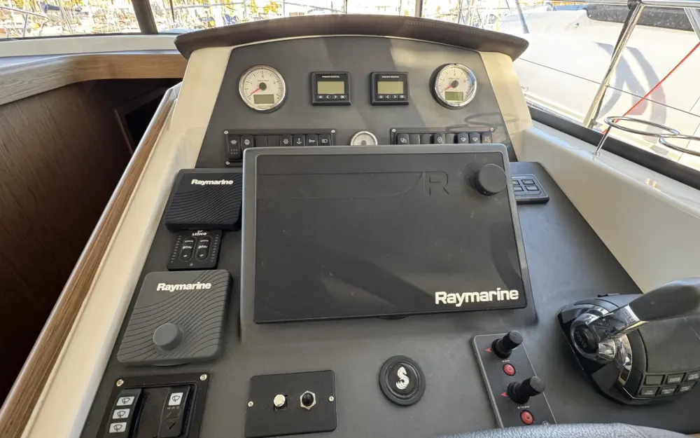 slider 8 Beneteau Swift Trawler 44