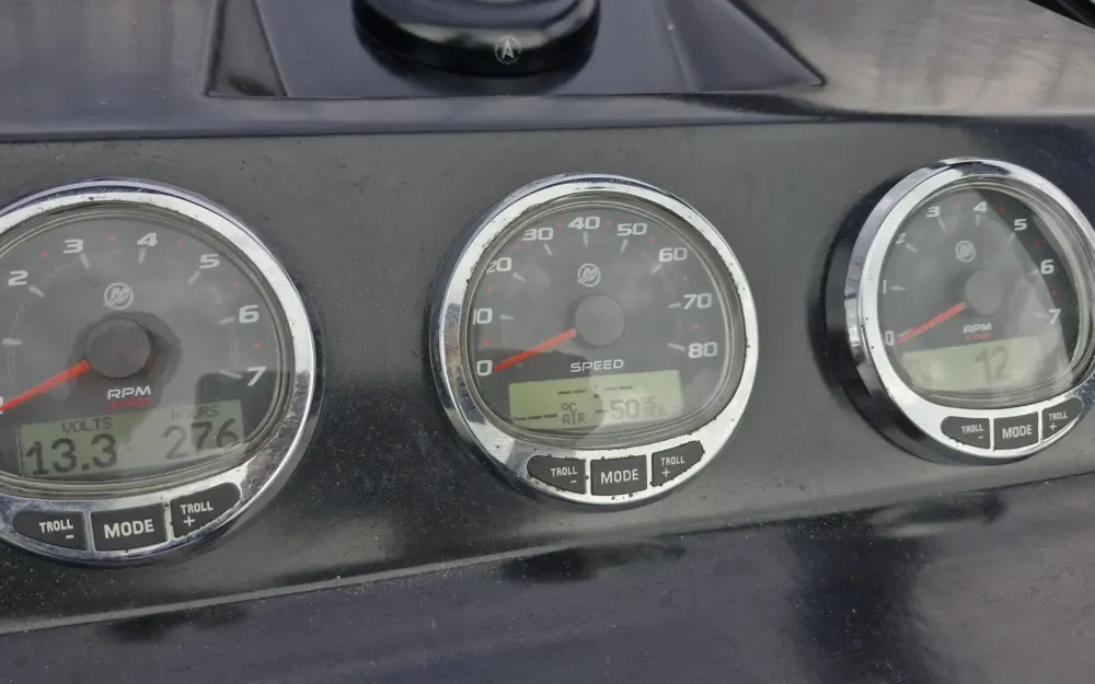 slider 11 De Antonio Yachts D33 Cruiser