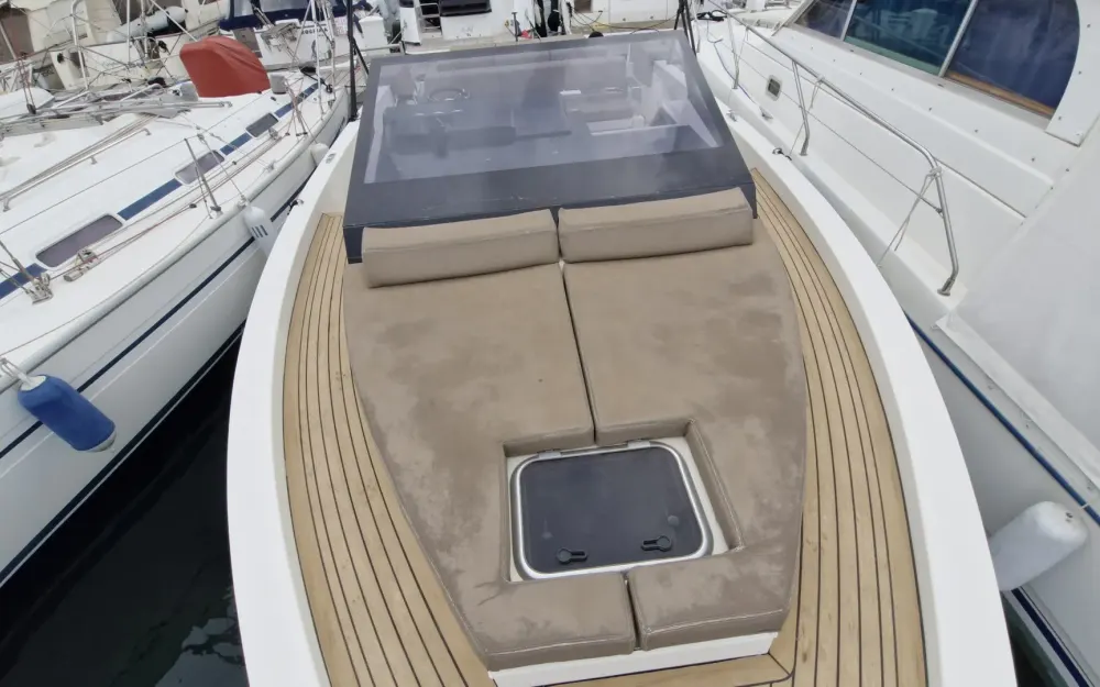 slider 2 De Antonio Yachts D33 Cruiser