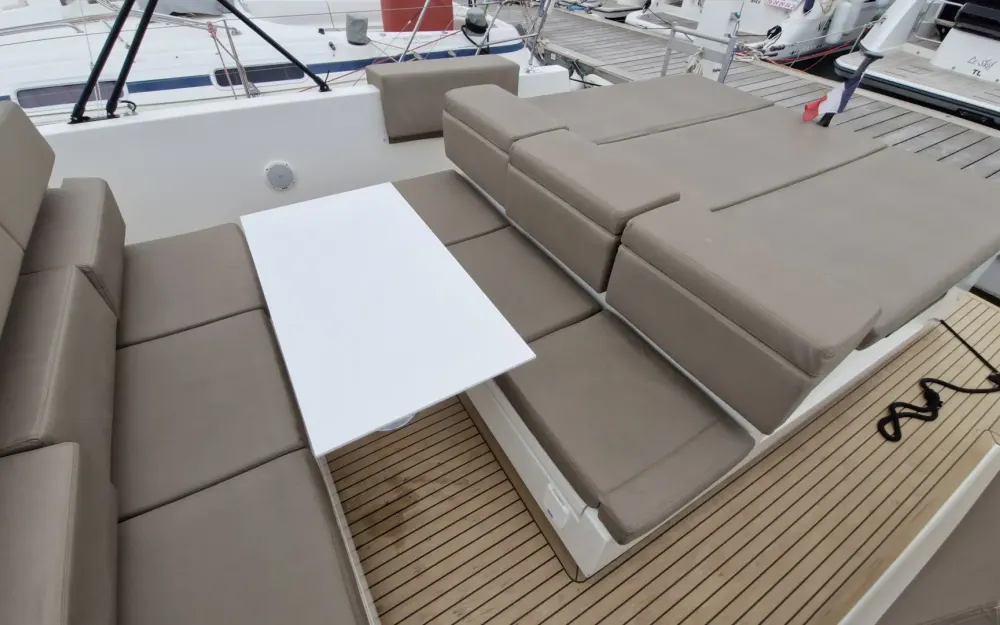 slider 3 De Antonio Yachts D33 Cruiser