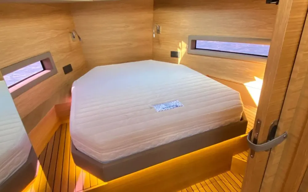 slider 4 De Antonio Yachts D33 Cruiser