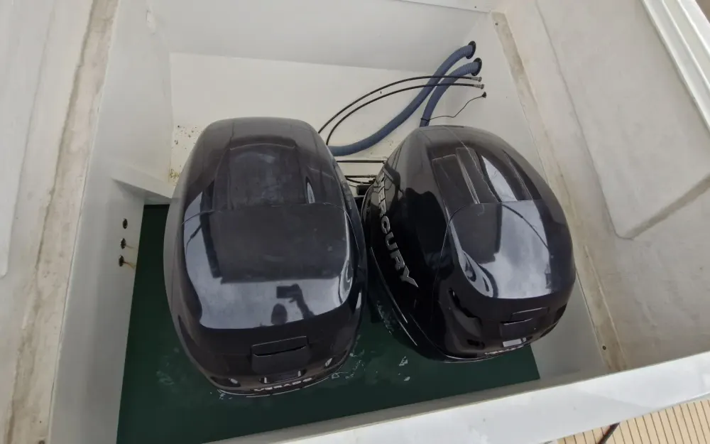 slider 7 De Antonio Yachts D33 Cruiser