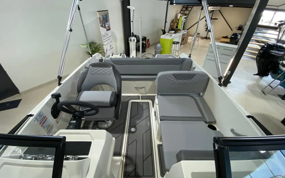 slider 8 Bayliner Element M19