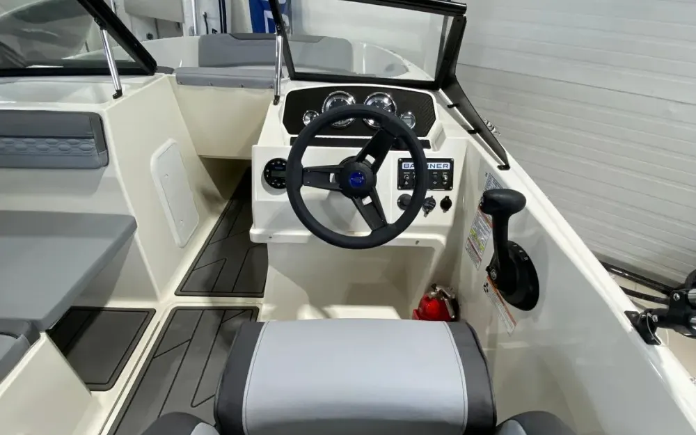 slider 10 Bayliner Element M19