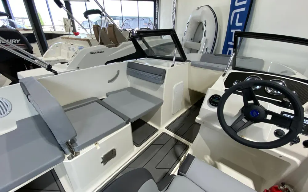 slider 5 Bayliner Element M19