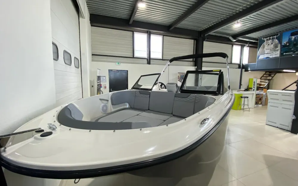 slider 2 Bayliner Element M19