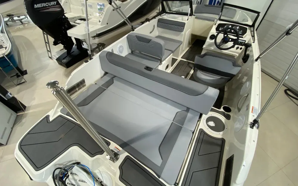 slider 4 Bayliner Element M19