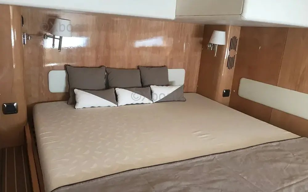 slider 8 Alliaura Marine Privilege 585