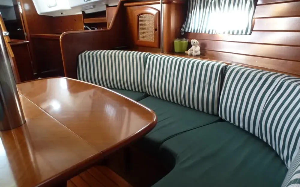 slider 9 Beneteau Oceanis 36 CC