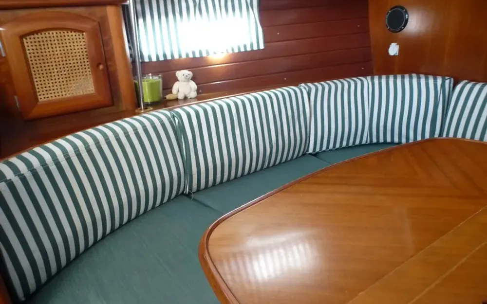 slider 15 Beneteau Oceanis 36 CC