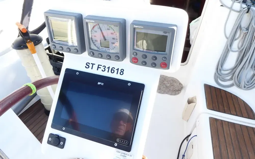 slider 1 Beneteau Oceanis 323 Clipper