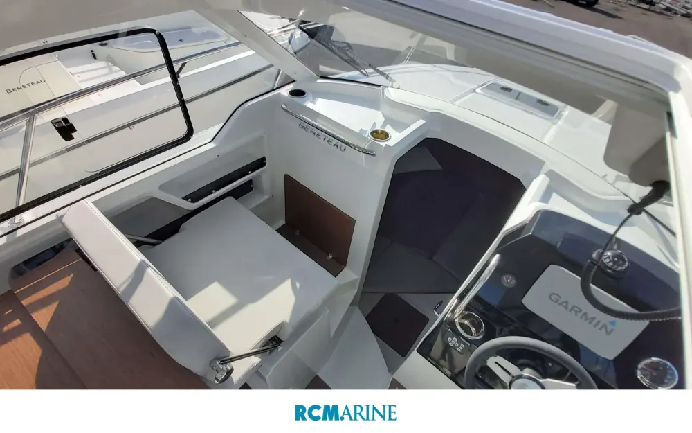 slider 17 Beneteau Antares 8 OB V2