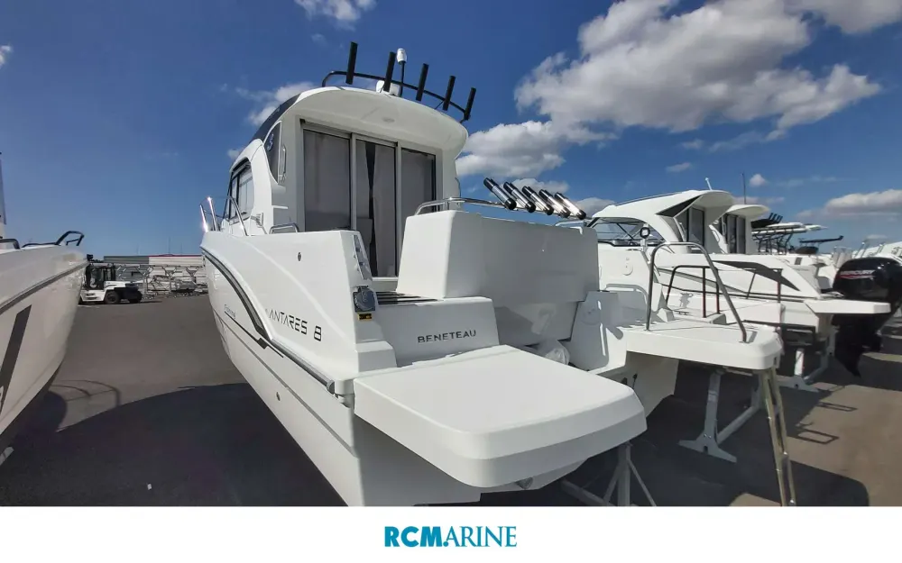 slider 3 Beneteau Antares 8 OB V2