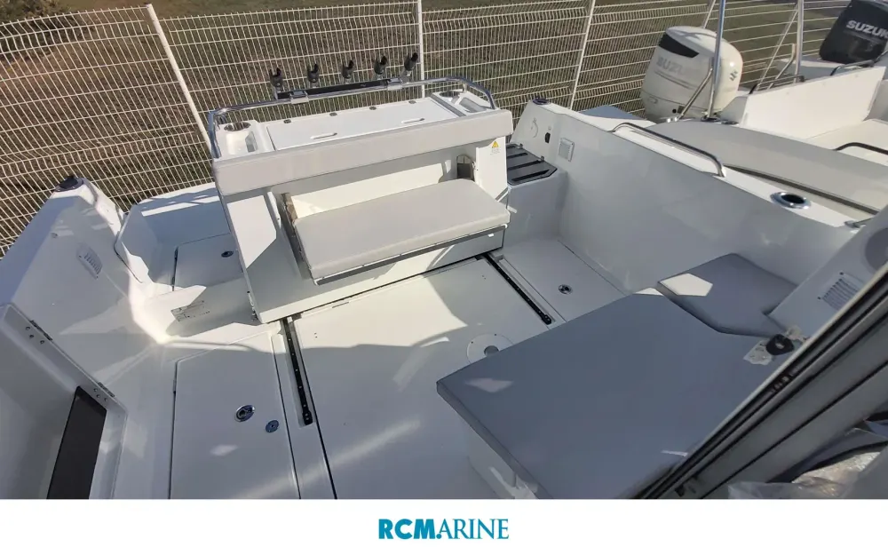 slider 4 Beneteau Antares 8 OB V2